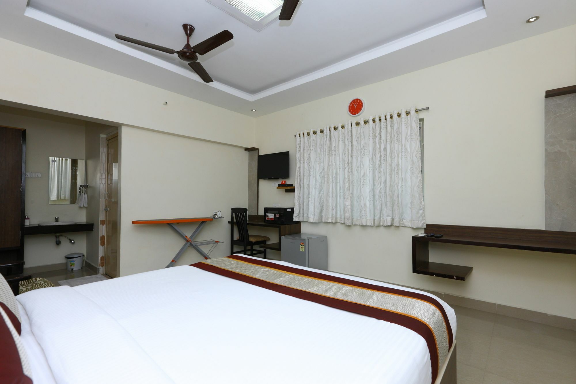 Hotel Oyo 5045 Nks Leo 3*