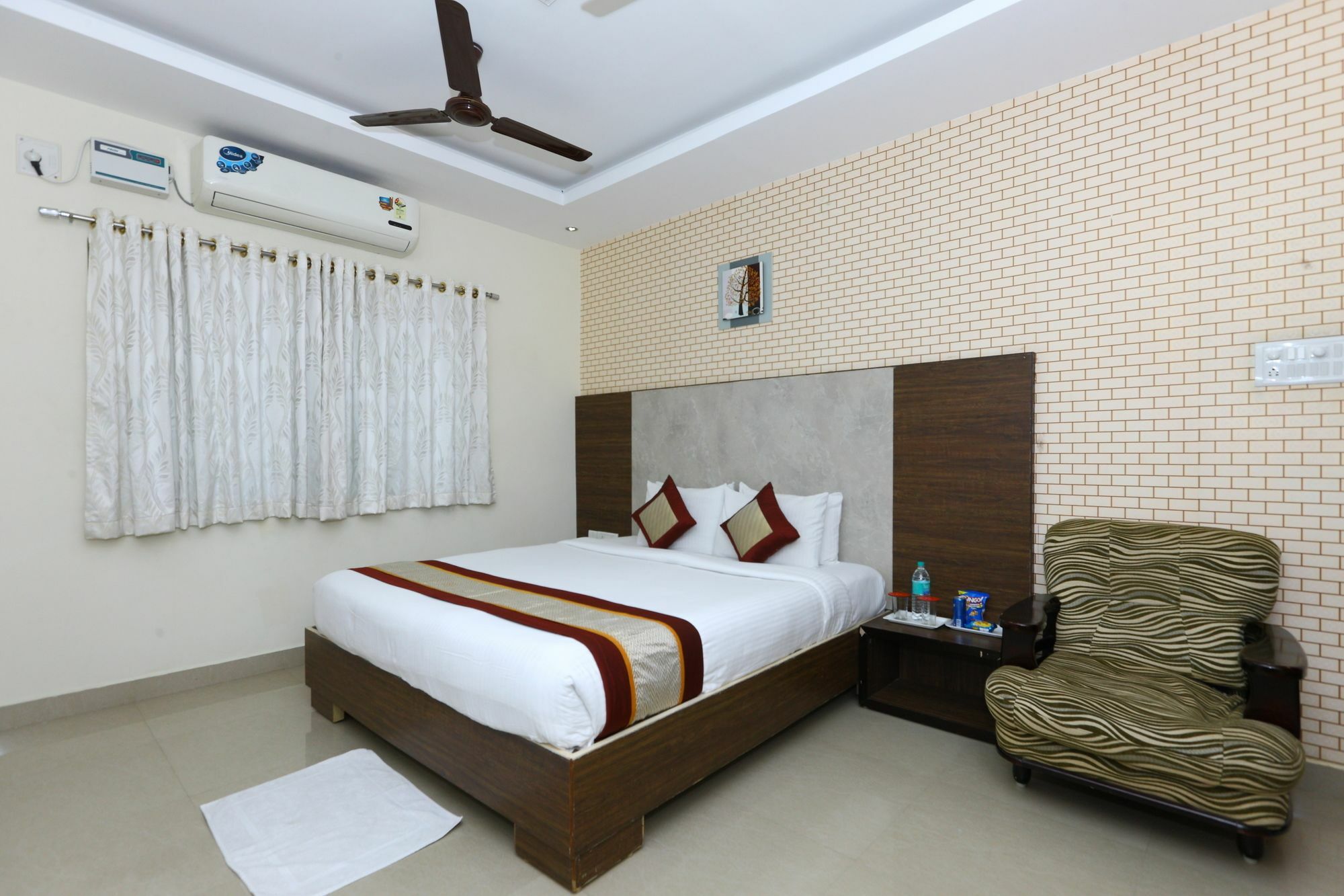Hotel Oyo 5045 Nks Leo 3*