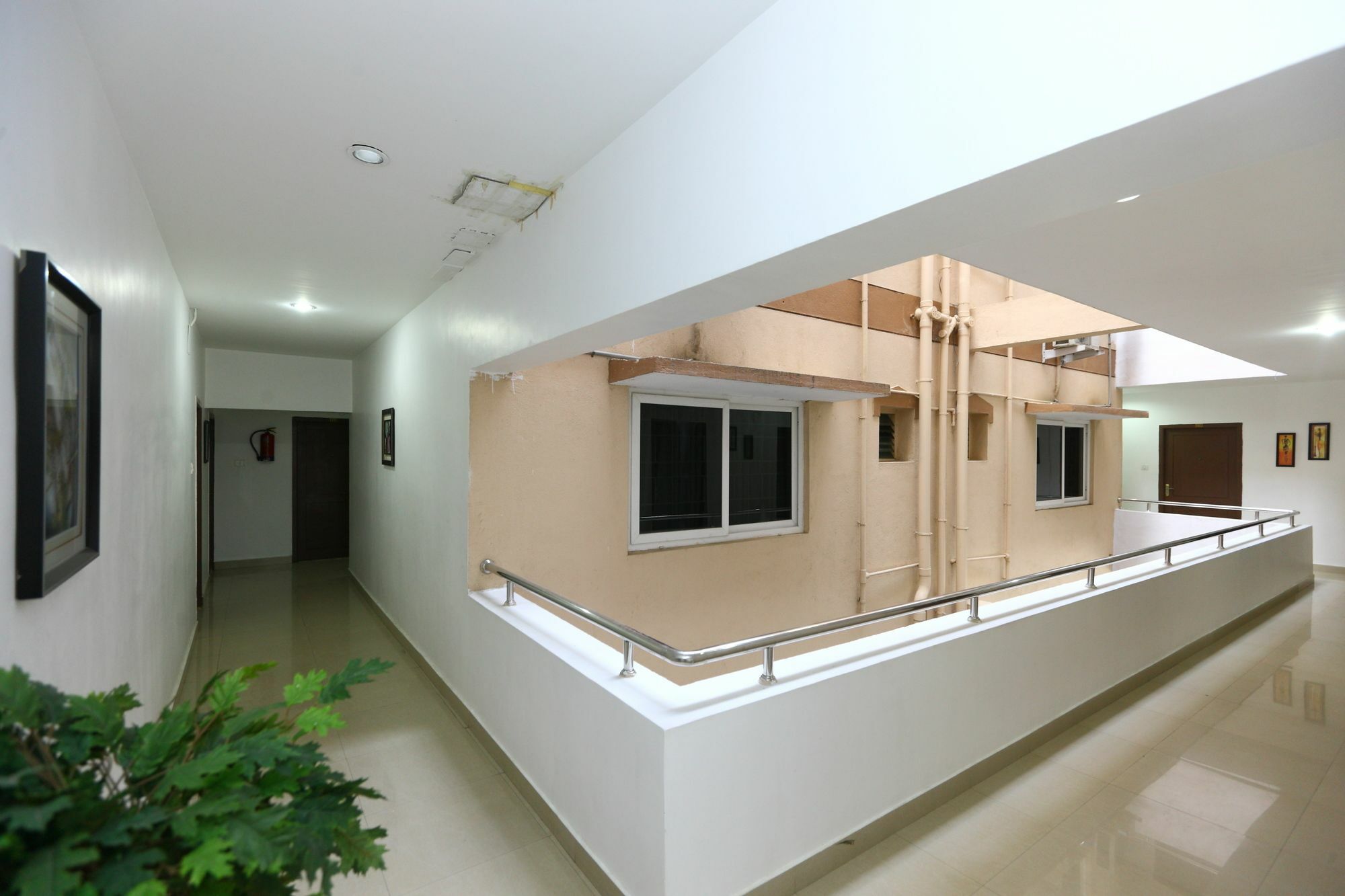Oyo 5045 Nks Leo Hotel