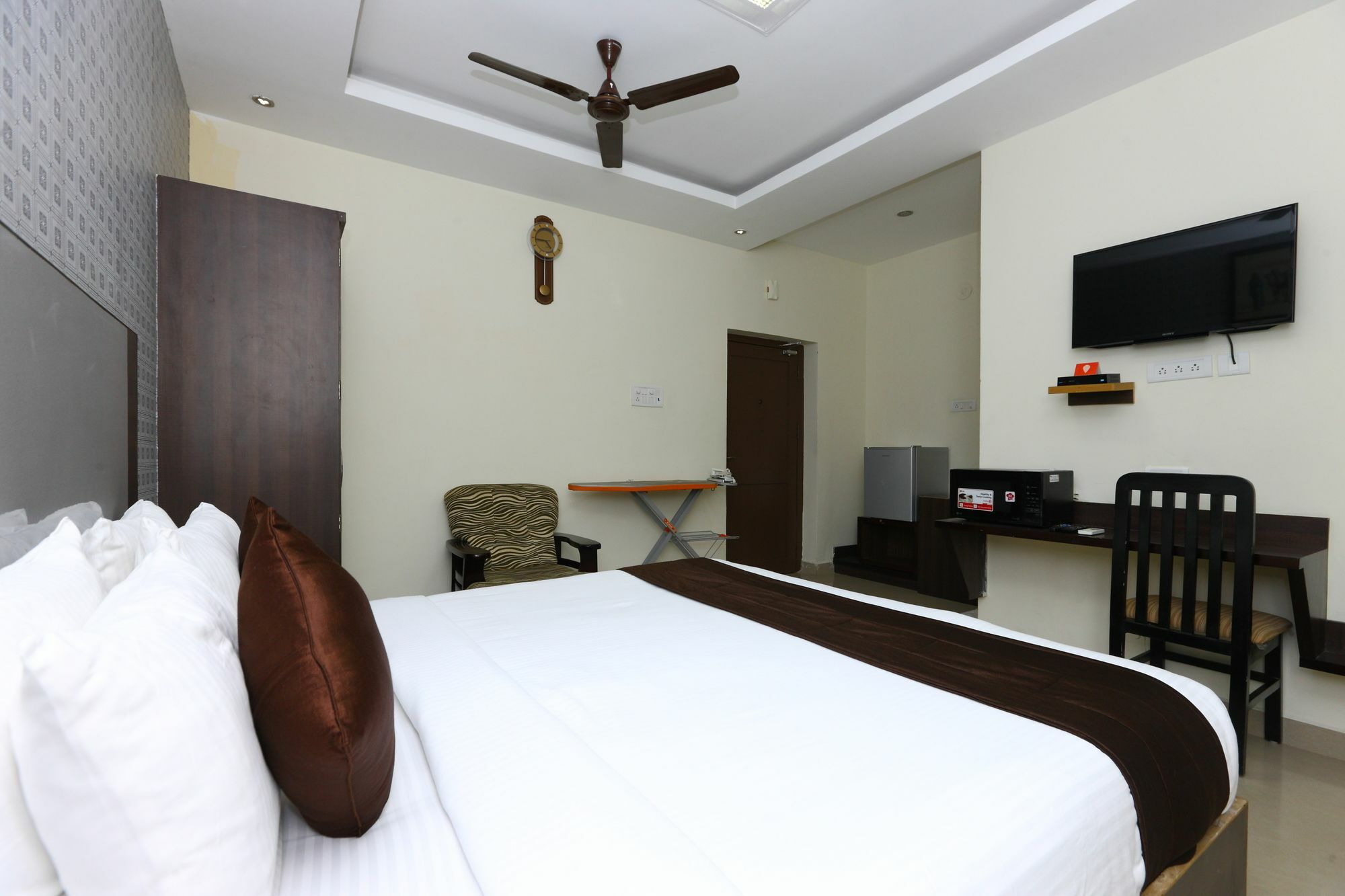 Hotel Oyo 5045 Nks Leo 3*